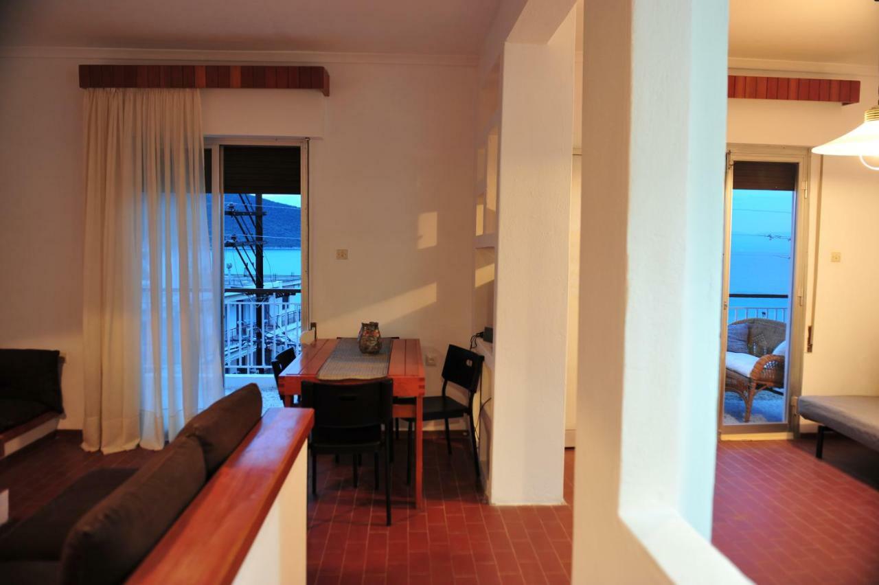 Apartment 99 Néa Péramos Exteriör bild